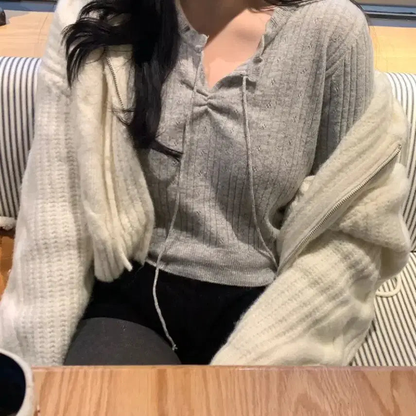 [SOLD OUT] 리에뜨 스카시 브이넥니트