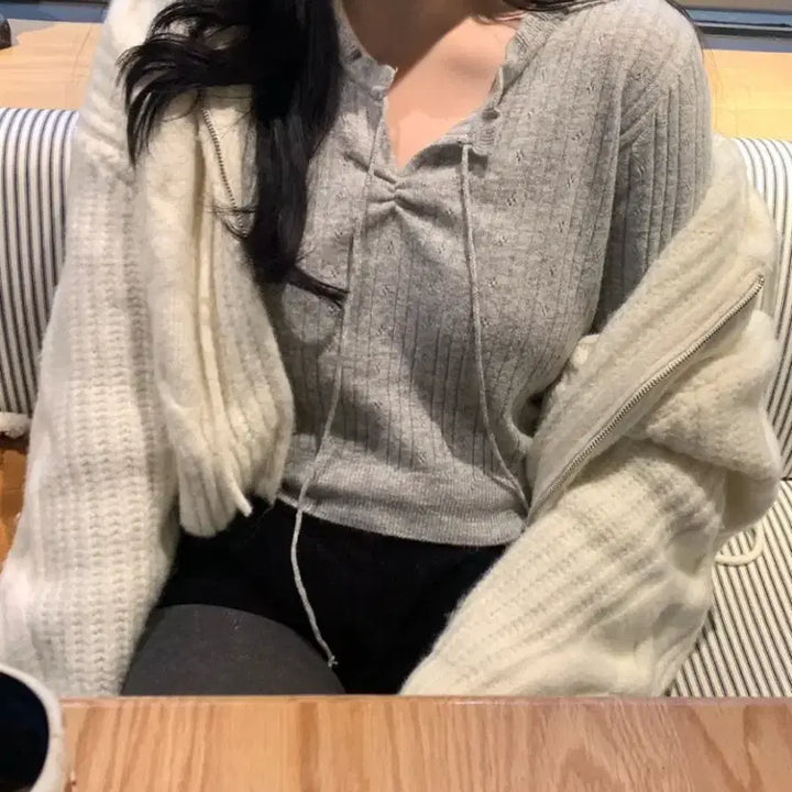 [SOLD OUT] 리에뜨 스카시 브이넥니트