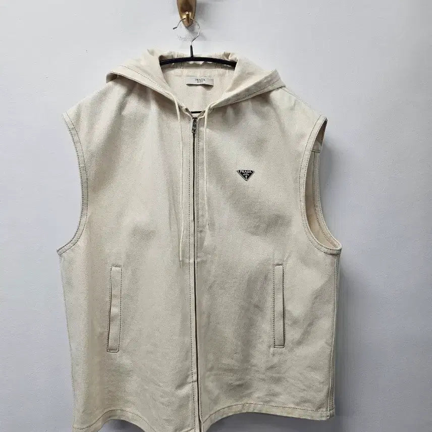 [BUNJANG] Prada Heavy Cotton Hooded Vest Ivory / 프라다 헤비코튼 후드베스트 아이보리