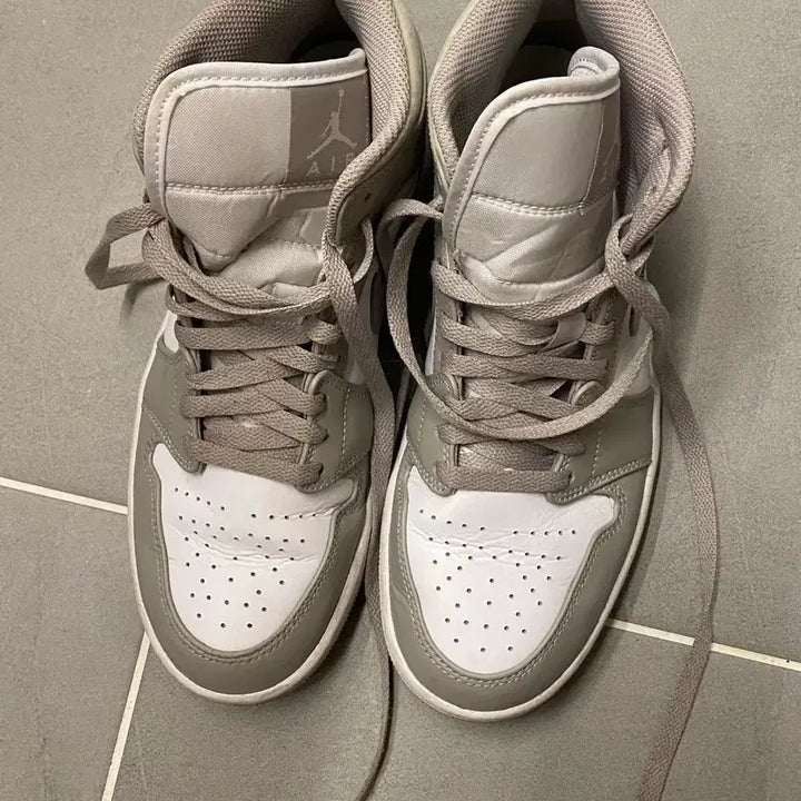 [BUNJANG] Nike Air Jordan 1 Mid College Grey Size 260 / 나이키 에어 조던 1 미드 컬리지 그레이 260