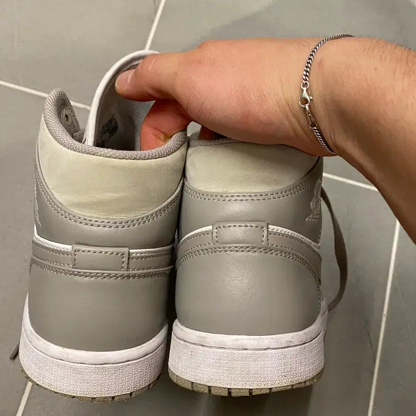 [BUNJANG] Nike Air Jordan 1 Mid College Grey Size 260 / 나이키 에어 조던 1 미드 컬리지 그레이 260