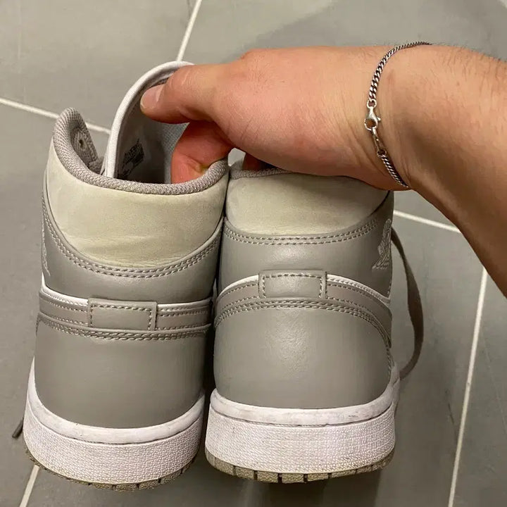 [BUNJANG] Nike Air Jordan 1 Mid College Grey Size 260 / 나이키 에어 조던 1 미드 컬리지 그레이 260