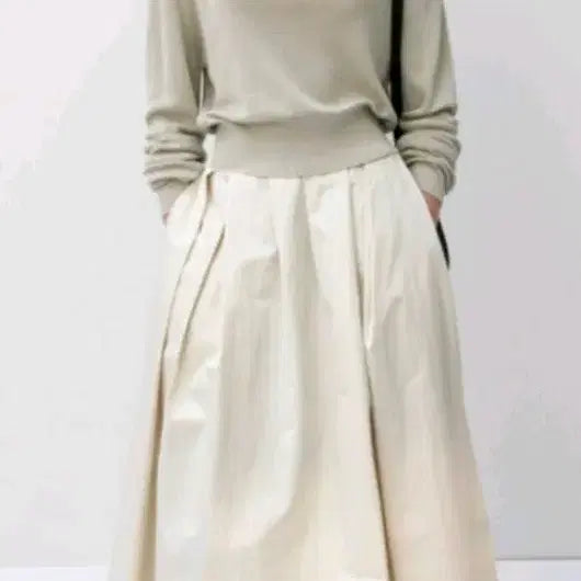 [BUNJANG] ORR Ivory Flare Skirt - Volume Line, Popular Color / ORR 오르 아이보리 플레어 스커트 / 고급핏 / 볼륨라인 / 인기컬러
