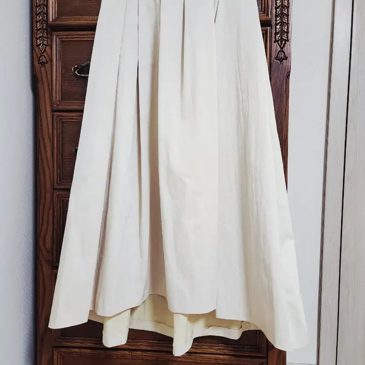 [BUNJANG] ORR Ivory Flare Skirt - Volume Line, Popular Color / ORR 오르 아이보리 플레어 스커트 / 고급핏 / 볼륨라인 / 인기컬러