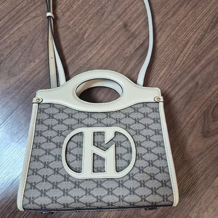 [BUNJANG] Hazzys Heriato H Leather Patch Tote &amp; Mini Crossbody Bag / 헤지스 헤리아토 H 레더 패치 토트  겸 미니 크로스백 팝니다.