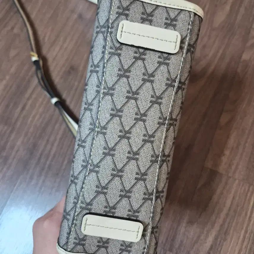 [BUNJANG] Hazzys Heriato H Leather Patch Tote &amp; Mini Crossbody Bag / 헤지스 헤리아토 H 레더 패치 토트  겸 미니 크로스백 팝니다.