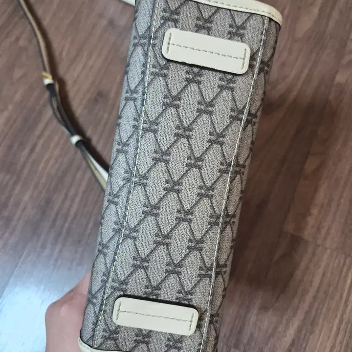 [BUNJANG] Hazzys Heriato H Leather Patch Tote &amp; Mini Crossbody Bag / 헤지스 헤리아토 H 레더 패치 토트  겸 미니 크로스백 팝니다.