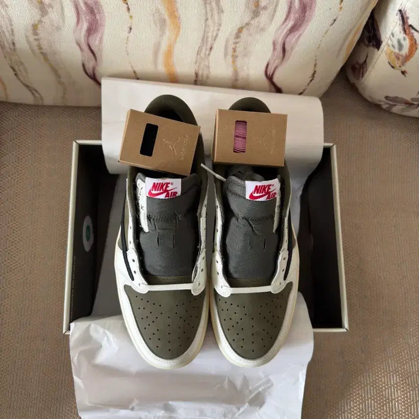 [BUNJANG] Nike Jordan 1 Low Travis Scott Medium Olive Sneakers / 조던 1 로우 트래비스 스캇 미디움 올리브