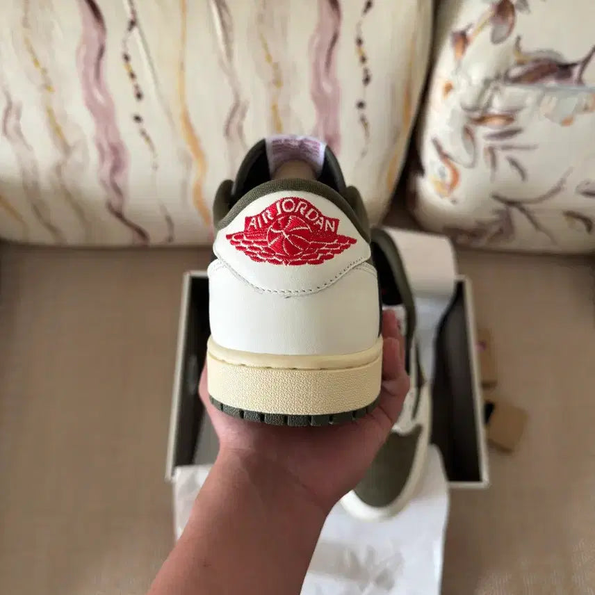 [BUNJANG] Nike Jordan 1 Low Travis Scott Medium Olive Sneakers / 조던 1 로우 트래비스 스캇 미디움 올리브