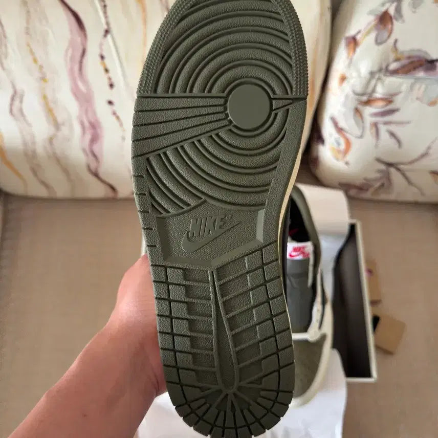[BUNJANG] Nike Jordan 1 Low Travis Scott Medium Olive Sneakers / 조던 1 로우 트래비스 스캇 미디움 올리브