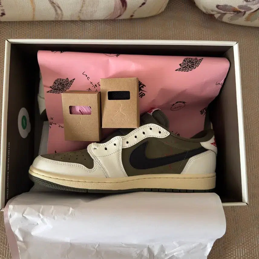 [BUNJANG] Nike Jordan 1 Low Travis Scott Medium Olive Sneakers / 조던 1 로우 트래비스 스캇 미디움 올리브