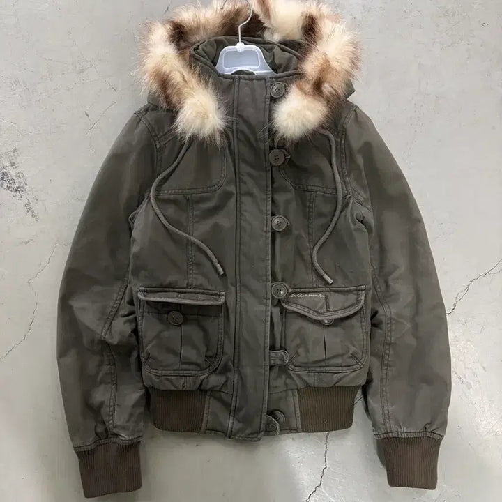 [SOLD OUT] 후아유 여성 크롭 퍼 후드 자켓 S