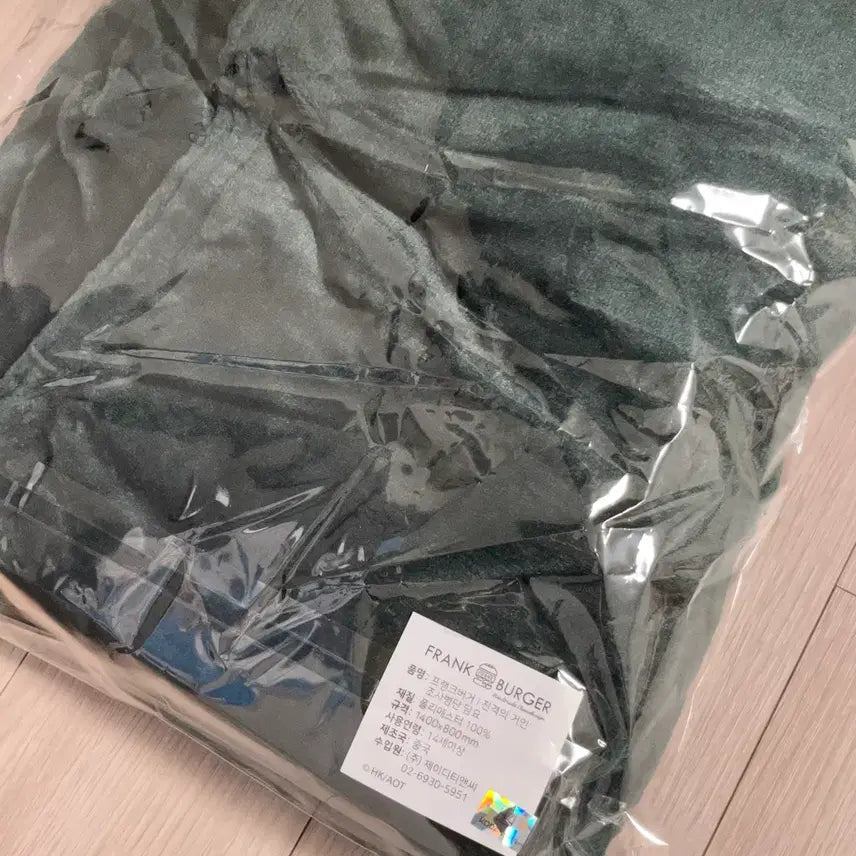 [BUNJANG] Attack on Titan Frank Burger Cape Blanket &amp; Levi Lenticular Keyring Bundle / 진격의거인 프랭크버거 망토 담요 리바이 렌티큘러 키링 일괄