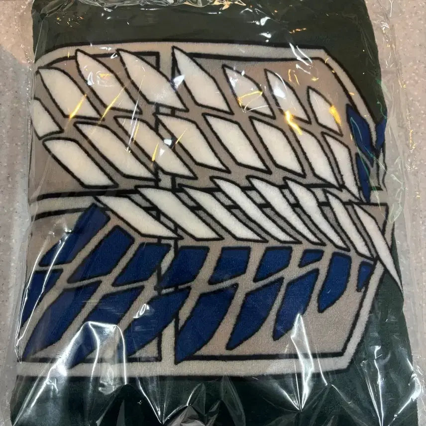[BUNJANG] Frank Burger Attack on Titan Cape Blanket / 프랭크버거 x 진격의 거인 콜라보 망토 담요 새상품
