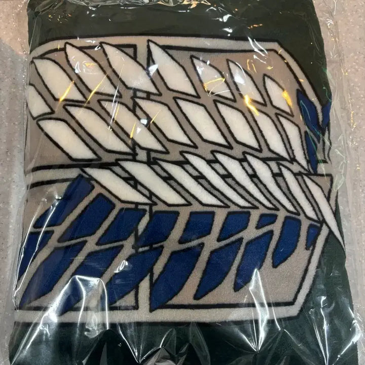 [BUNJANG] Frank Burger Attack on Titan Cape Blanket / 프랭크버거 x 진격의 거인 콜라보 망토 담요 새상품