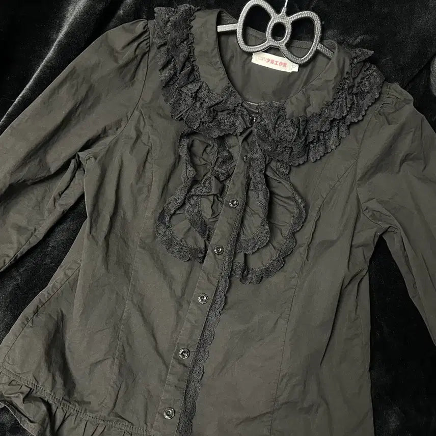 [BUNJANG] Lace Frill Black Blouse / 레이스 프릴 블랙 블라우스 로리타 고스로리 고딕