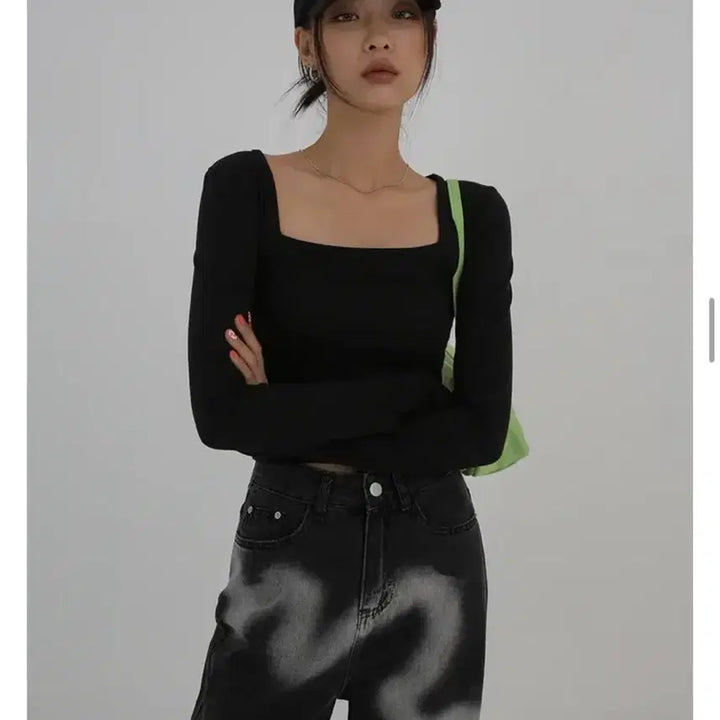 [BUNJANG] Black Up Reveli Square Neck T-Shirt / 블랙업 레빌리 스퀘어넥 티셔츠