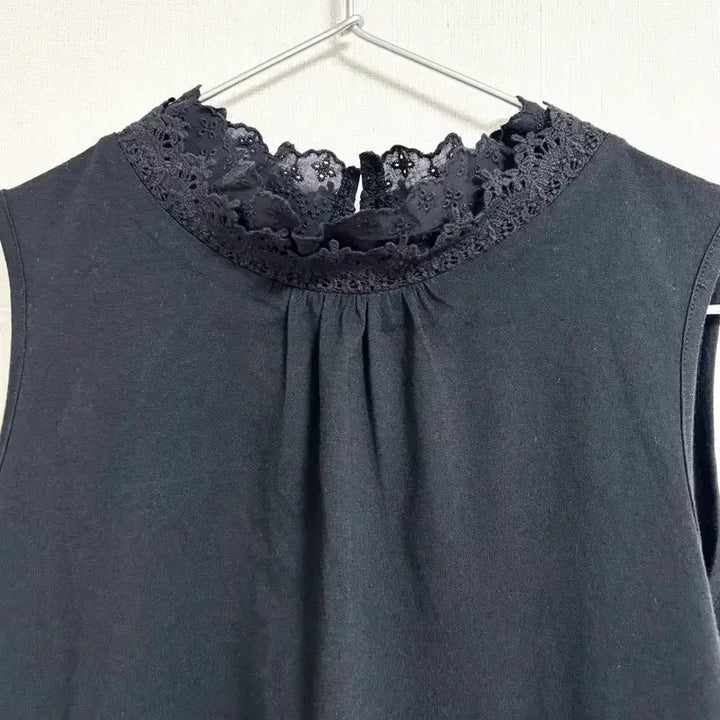 [BUNJANG] Samantha Mos Mos Cotton Lace Sleeveless Top / 코튼 레이스 민소매