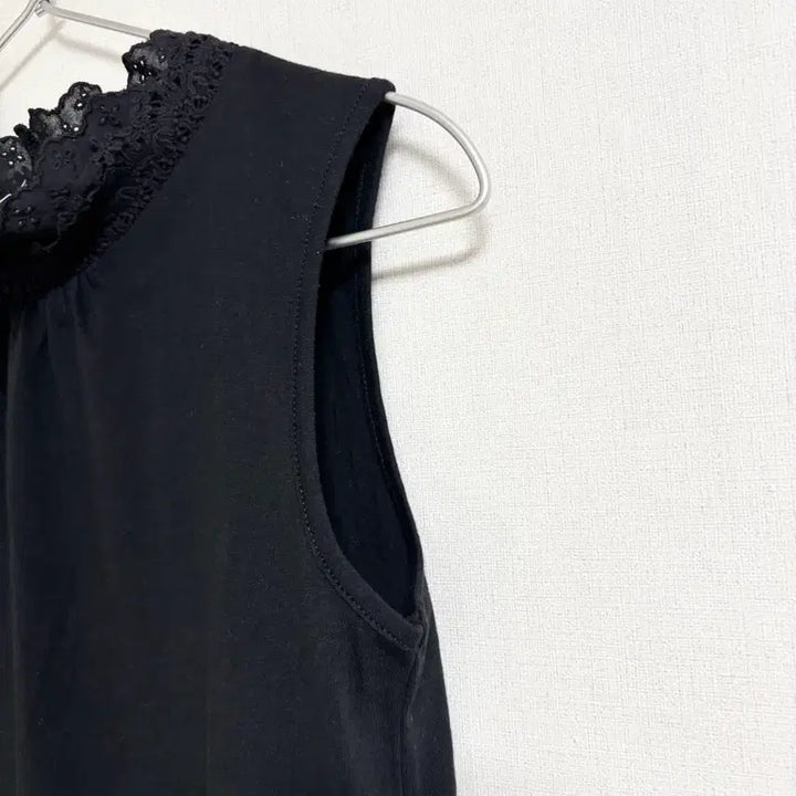 [BUNJANG] Samantha Mos Mos Cotton Lace Sleeveless Top / 코튼 레이스 민소매