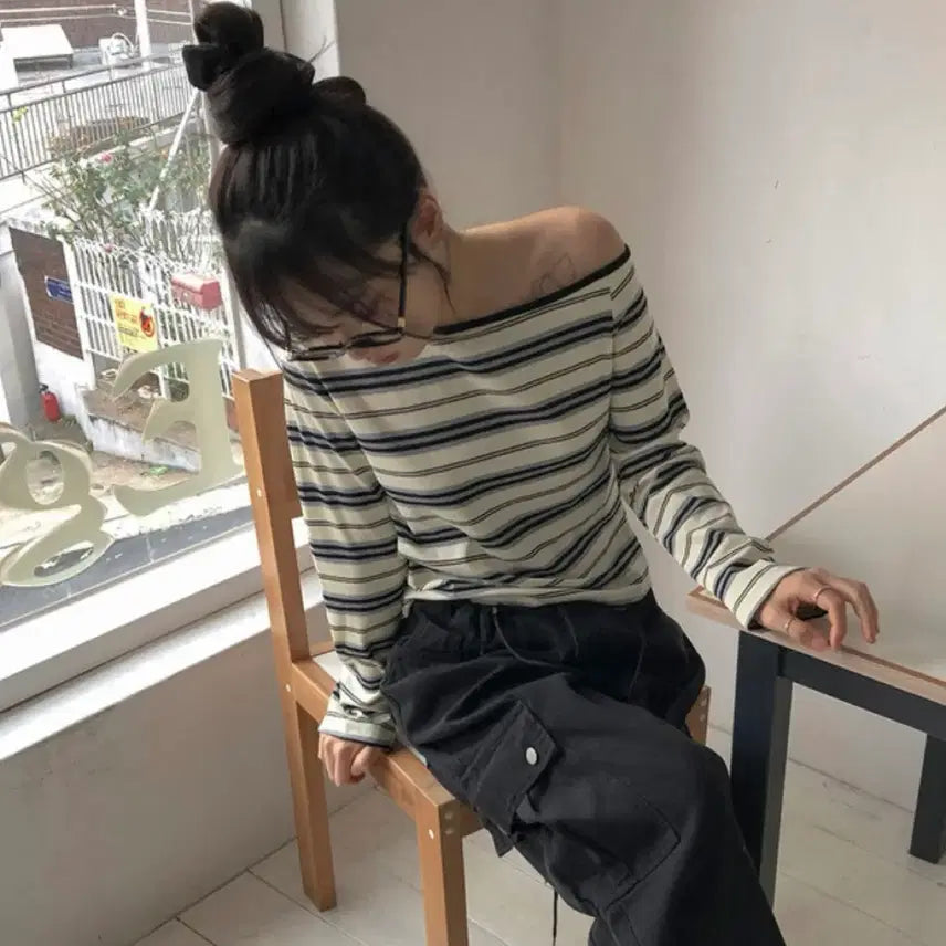 [BUNJANG] 지그재그 에이블리 원숄더 오프숄더 스트라이프 긴팔티 티 티셔츠 / 지그재그 에이블리 원숄더 오프숄더 스트라이프 긴팔티 티 티셔츠
