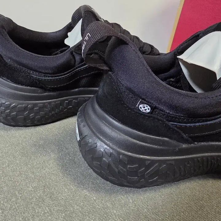 [BUNJANG] Vans UltraRange Neo VR3 Black Sneakers / 반스 울트라레인지 네오VR3 [250mm]
