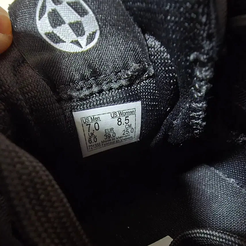 [BUNJANG] Vans UltraRange Neo VR3 Black Sneakers / 반스 울트라레인지 네오VR3 [250mm]