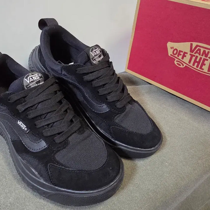 [BUNJANG] Vans UltraRange Neo VR3 Black Sneakers / 반스 울트라레인지 네오VR3 [250mm]