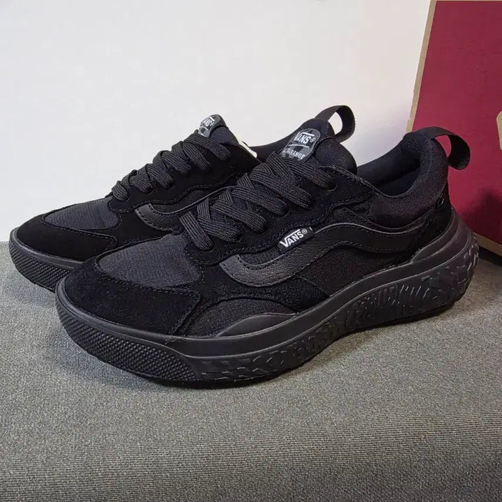 [BUNJANG] Vans UltraRange Neo VR3 Black Sneakers / 반스 울트라레인지 네오VR3 [250mm]