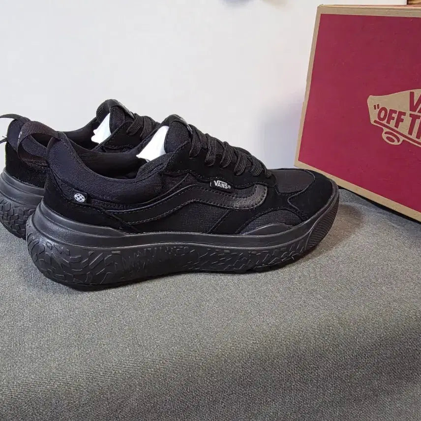 [BUNJANG] Vans UltraRange Neo VR3 Black Sneakers / 반스 울트라레인지 네오VR3 [250mm]