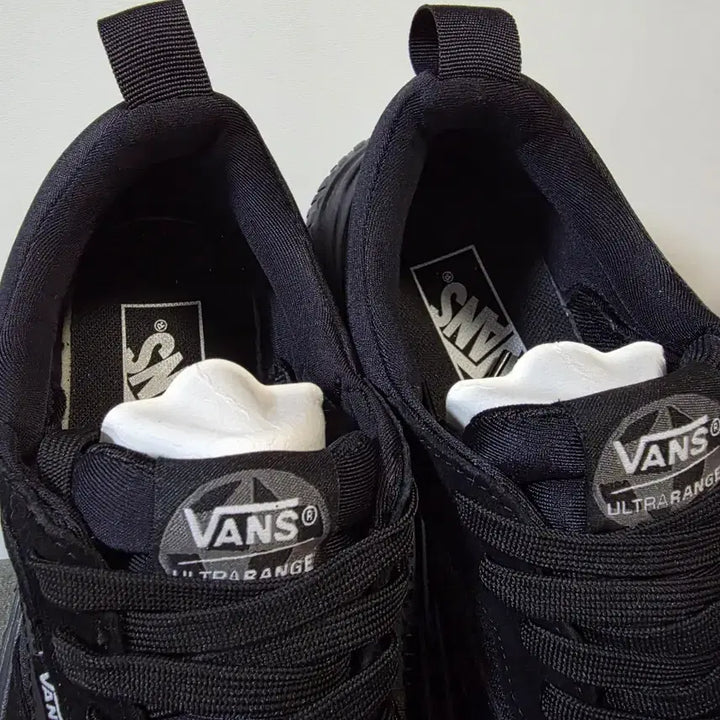 [BUNJANG] Vans UltraRange Neo VR3 Black Sneakers / 반스 울트라레인지 네오VR3 [250mm]