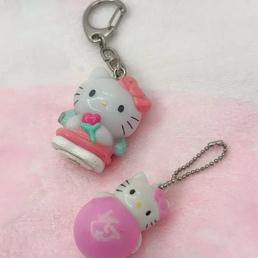 [BUNJANG] Sanrio Hello Kitty Keychain Set (2 items) / 산리오 고전키티 키링 2종 세트 1997 2006 레트로