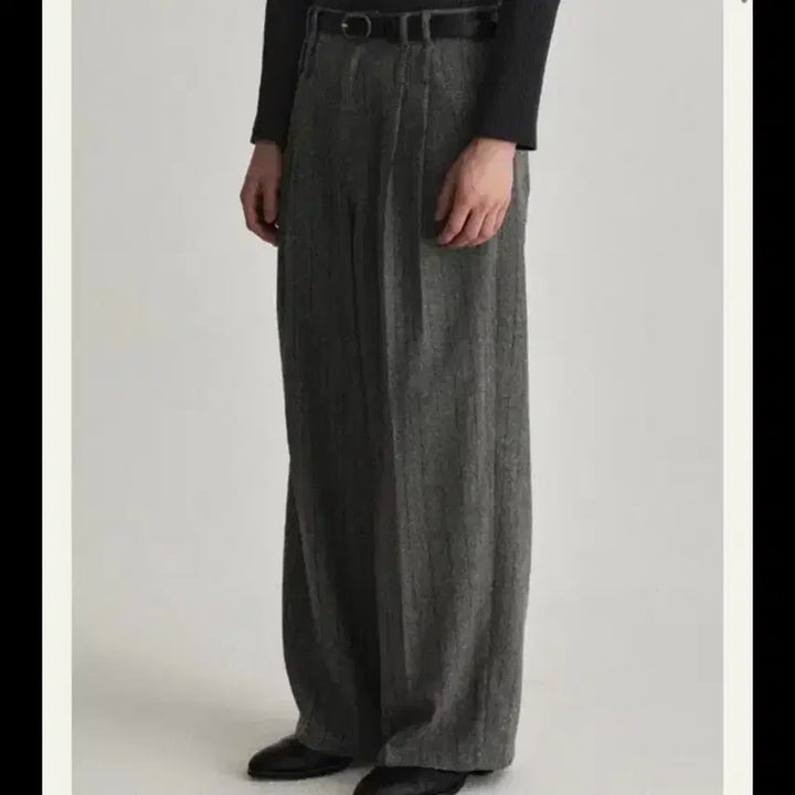 [BUNJANG] Waveis Back Leather Grey Herringbone Tucked Pants / 웨이비니스 백레더 신치백 투턱 그레이 헤링본1