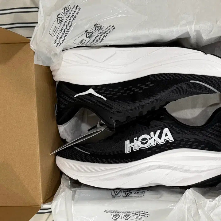 [SOLD OUT] 호카(HOKA) 스카이플로우 와이드 블랙 275사이즈