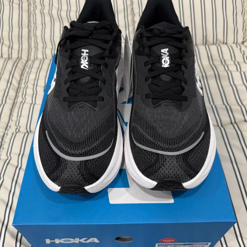 [SOLD OUT] 호카(HOKA) 스카이플로우 와이드 블랙 275사이즈