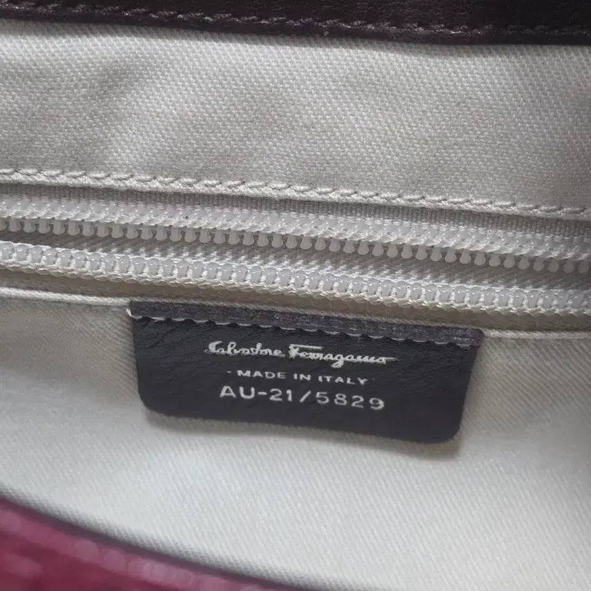 [BUNJANG] Ferragamo Gancini Leather Shoulder Bag / Ferragamo 페라가모 간치니 레더 숄더백
