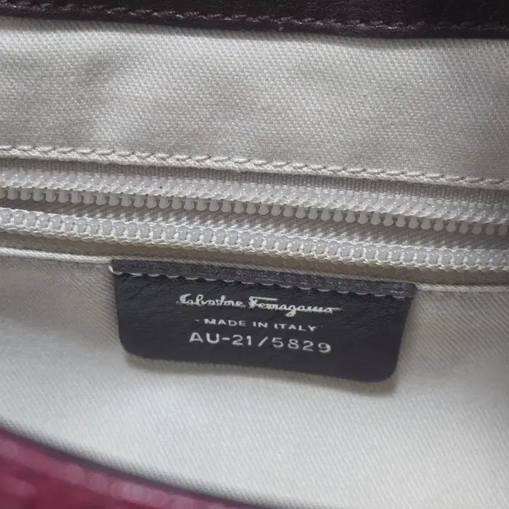 [BUNJANG] Ferragamo Gancini Leather Shoulder Bag / Ferragamo 페라가모 간치니 레더 숄더백
