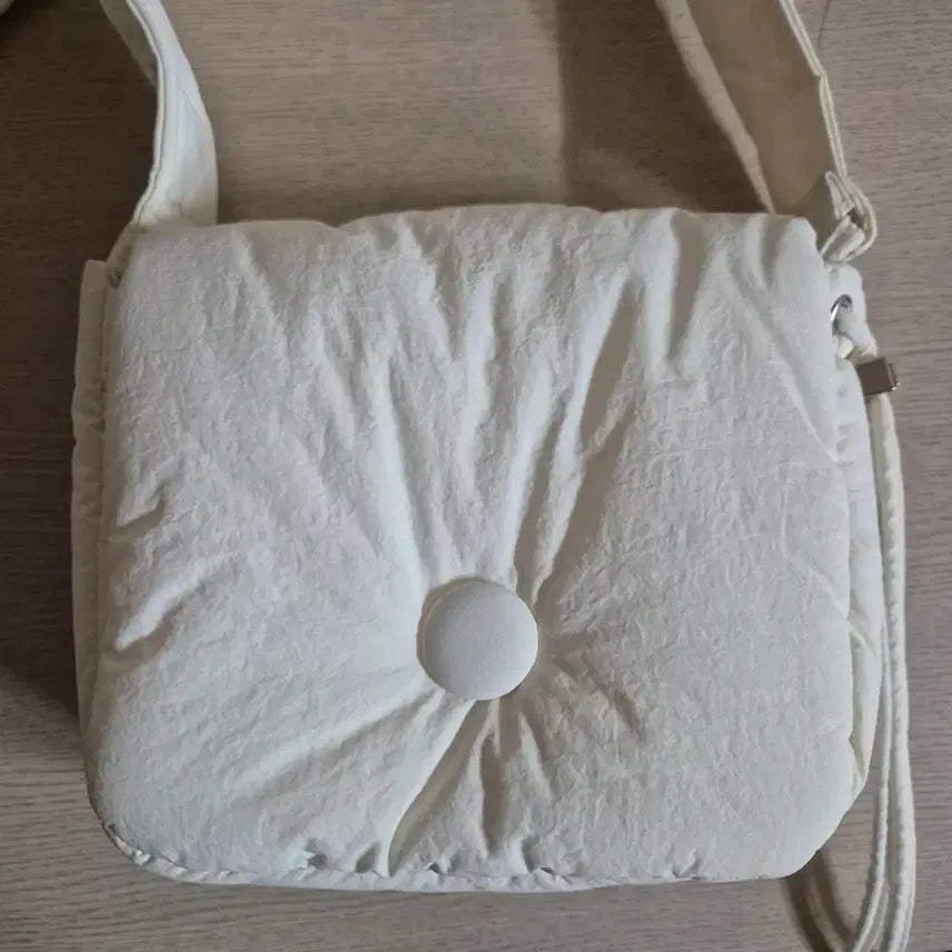 [BUNJANG] I THINK SO Puppy Shoulder Cross Bag / 아이띵소 퍼피 숄더 크로스백
