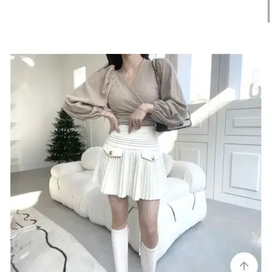 [BUNJANG] Two-Pocket Gold Button Pleated Mini Skirt - Ivory / [새상품급인데 반값] 투포켓 금장 플리츠 미니 스커트 아이보리