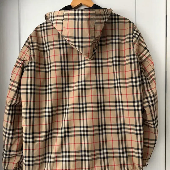 [SOLD OUT] 버버리 리버시블 바람막이 M사이즈 판매합니다