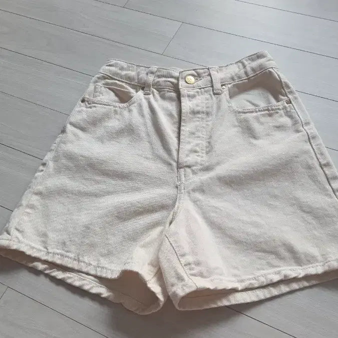[BUNJANG] ZARA Ivory Denim Shorts EU34 / 자라 아이보리 데님 숏팬츠 EU34