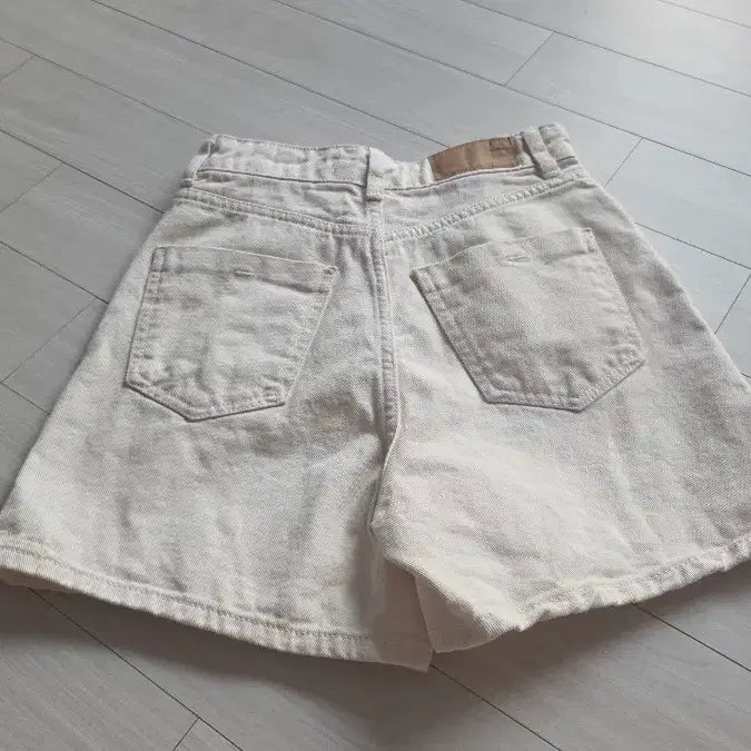 [BUNJANG] ZARA Ivory Denim Shorts EU34 / 자라 아이보리 데님 숏팬츠 EU34