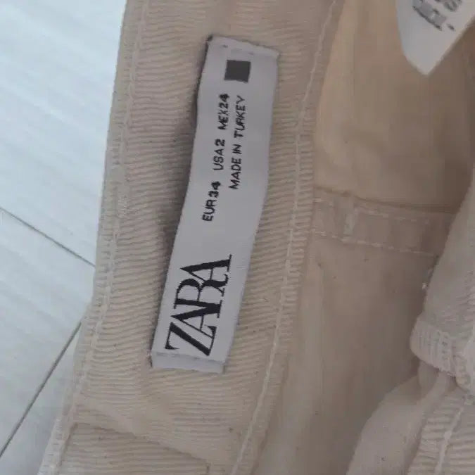 [BUNJANG] ZARA Ivory Denim Shorts EU34 / 자라 아이보리 데님 숏팬츠 EU34