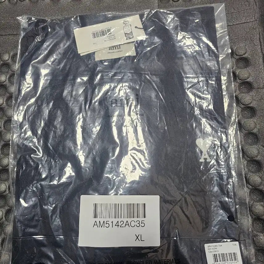 [BUNJANG] Ami Small Heart Logo T-shirt Black XL / 아미 스몰 하트 로고 반팔 티셔츠 블랙 XL
