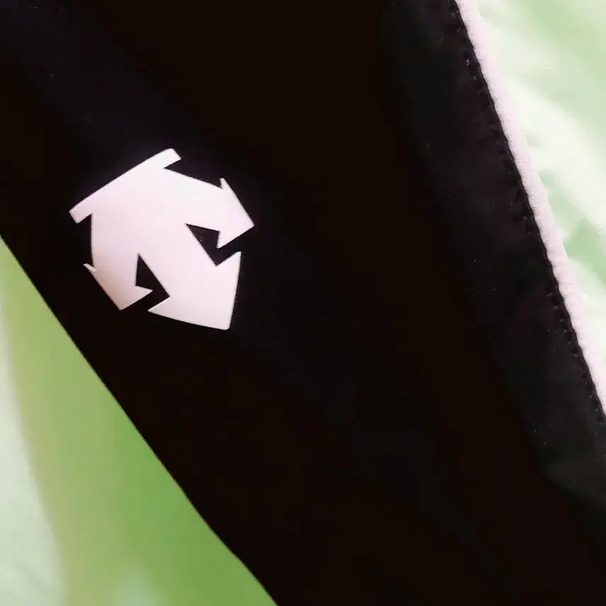 [BUNJANG] Descente Piping Stand Neck Windbreaker Lime 100 / 데상트 파이핑 스텍트넥  바람막이 100 라임