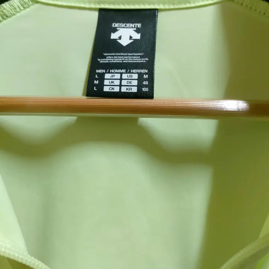 [BUNJANG] Descente Piping Stand Neck Windbreaker Lime 100 / 데상트 파이핑 스텍트넥  바람막이 100 라임