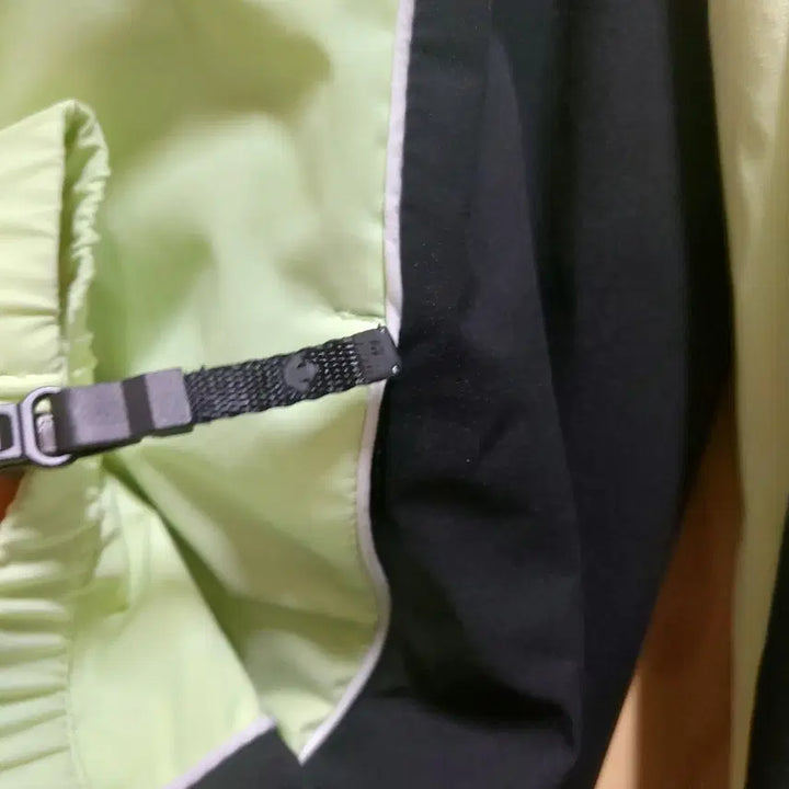 [BUNJANG] Descente Piping Stand Neck Windbreaker Lime 100 / 데상트 파이핑 스텍트넥  바람막이 100 라임