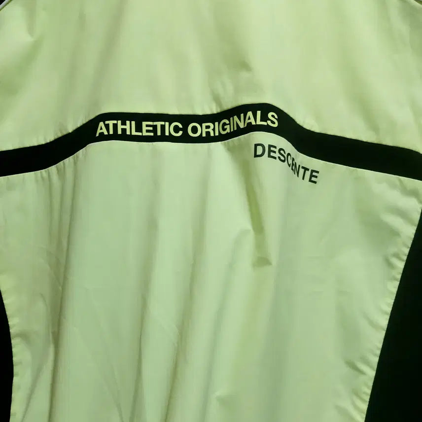 [BUNJANG] Descente Piping Stand Neck Windbreaker Lime 100 / 데상트 파이핑 스텍트넥  바람막이 100 라임