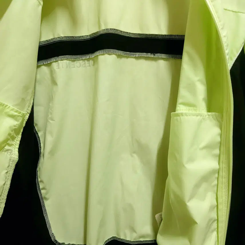 [BUNJANG] Descente Piping Stand Neck Windbreaker Lime 100 / 데상트 파이핑 스텍트넥  바람막이 100 라임