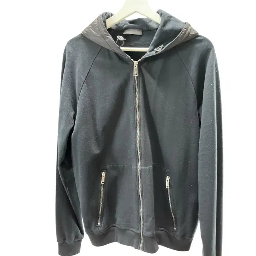 [SOLD OUT] 프라다