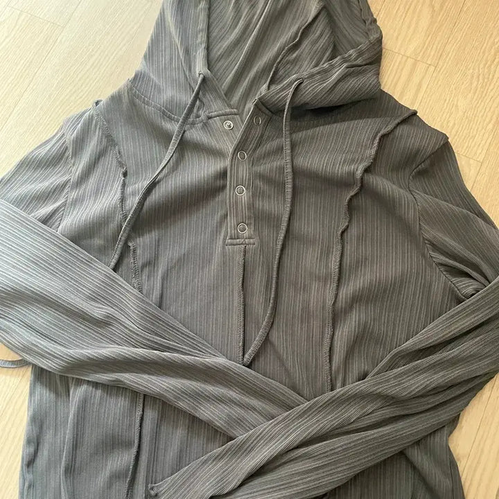[SOLD OUT] 샵사이다 스티치 버튼 디테일 크롭후드